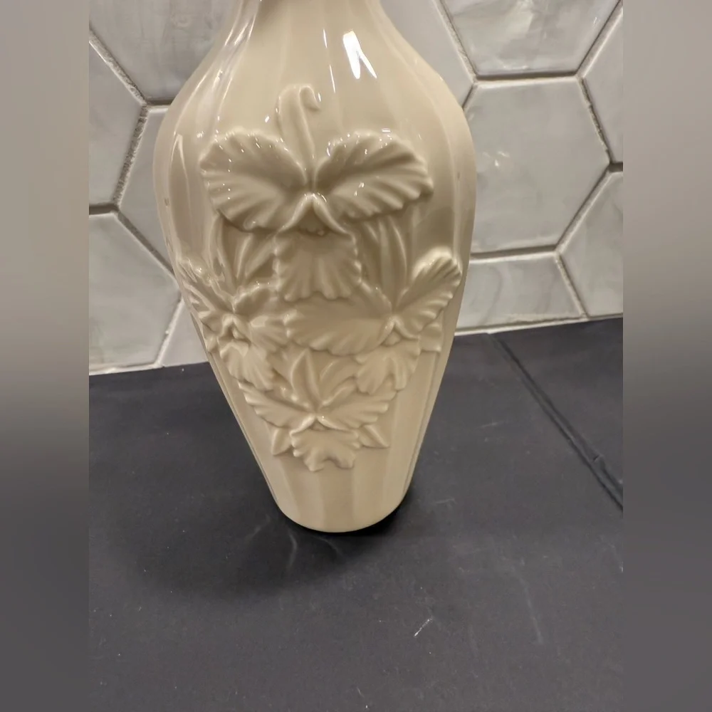 Lenox Bone China Vintage Orchid Vase 7 Inch Gold Rim Ivory Ribbed Double Sided